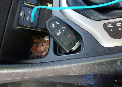 2016 Jeep Cherokee Latitude из США, поврежденный, VIN 1C4PJLCS4GW293676